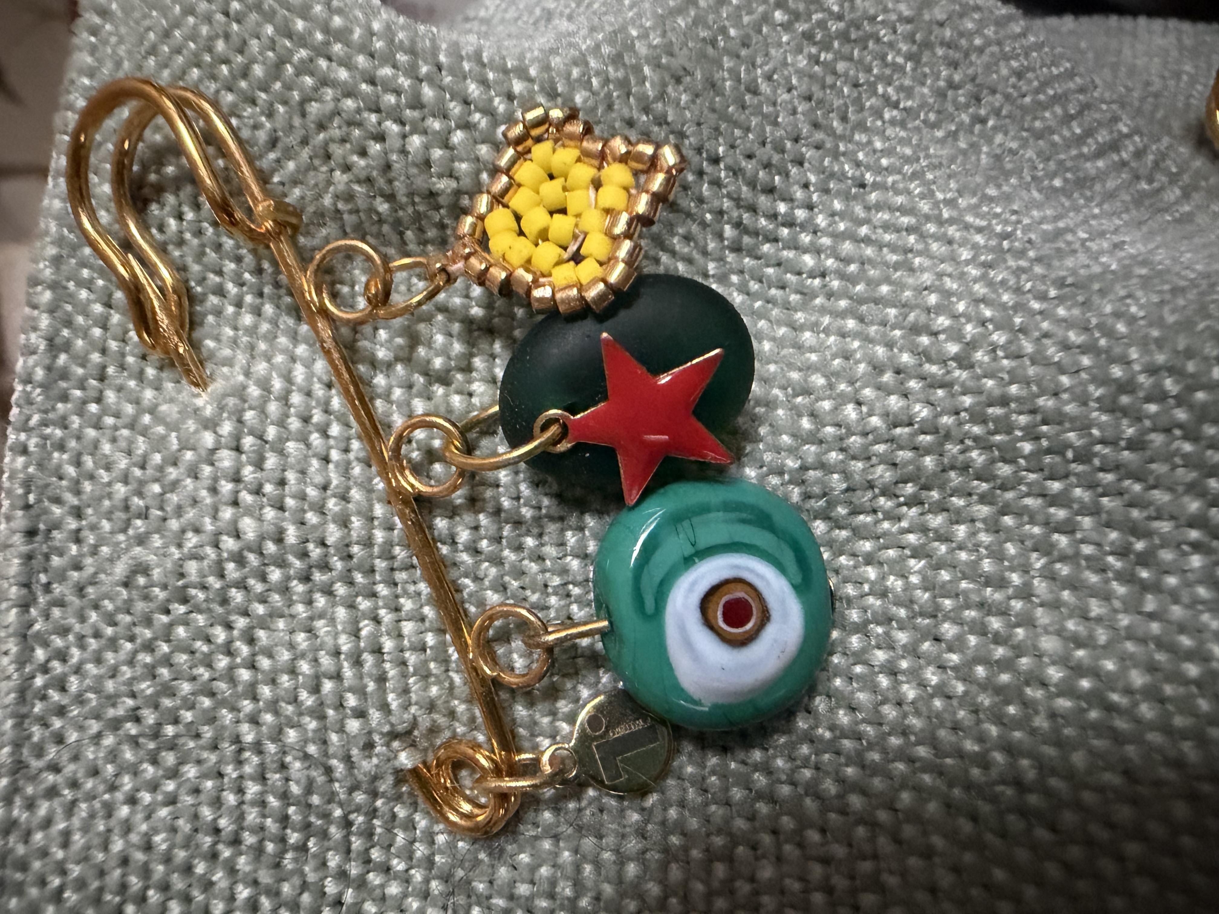 T-Pin 01